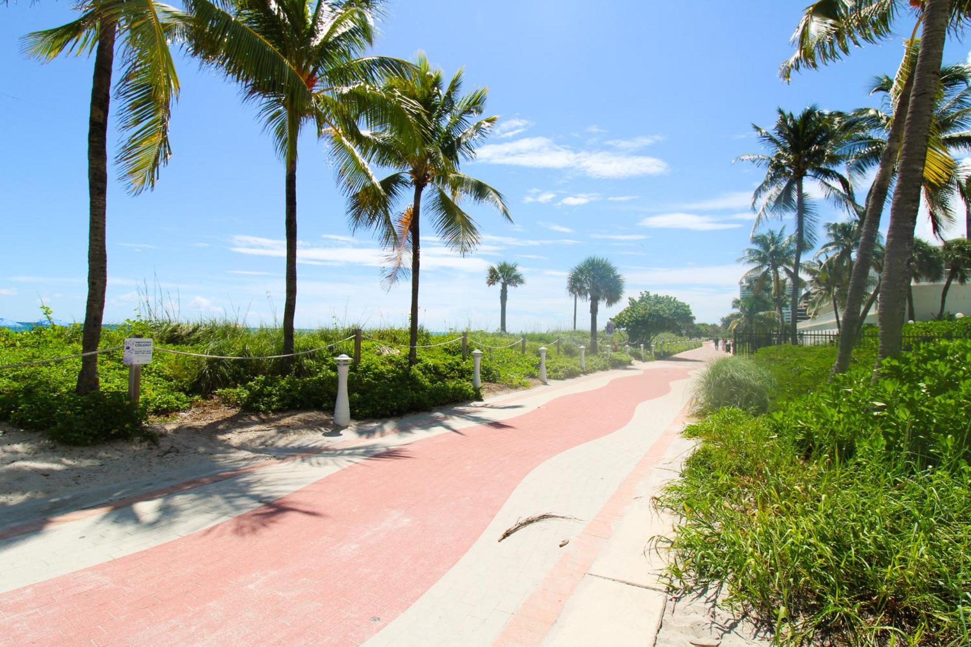 Castle Pavillon 8 Beachfront - Private Beach Access Loft With 2-Story, Pool, Tennis, Free Parking Access Miami Beach Eksteriør billede