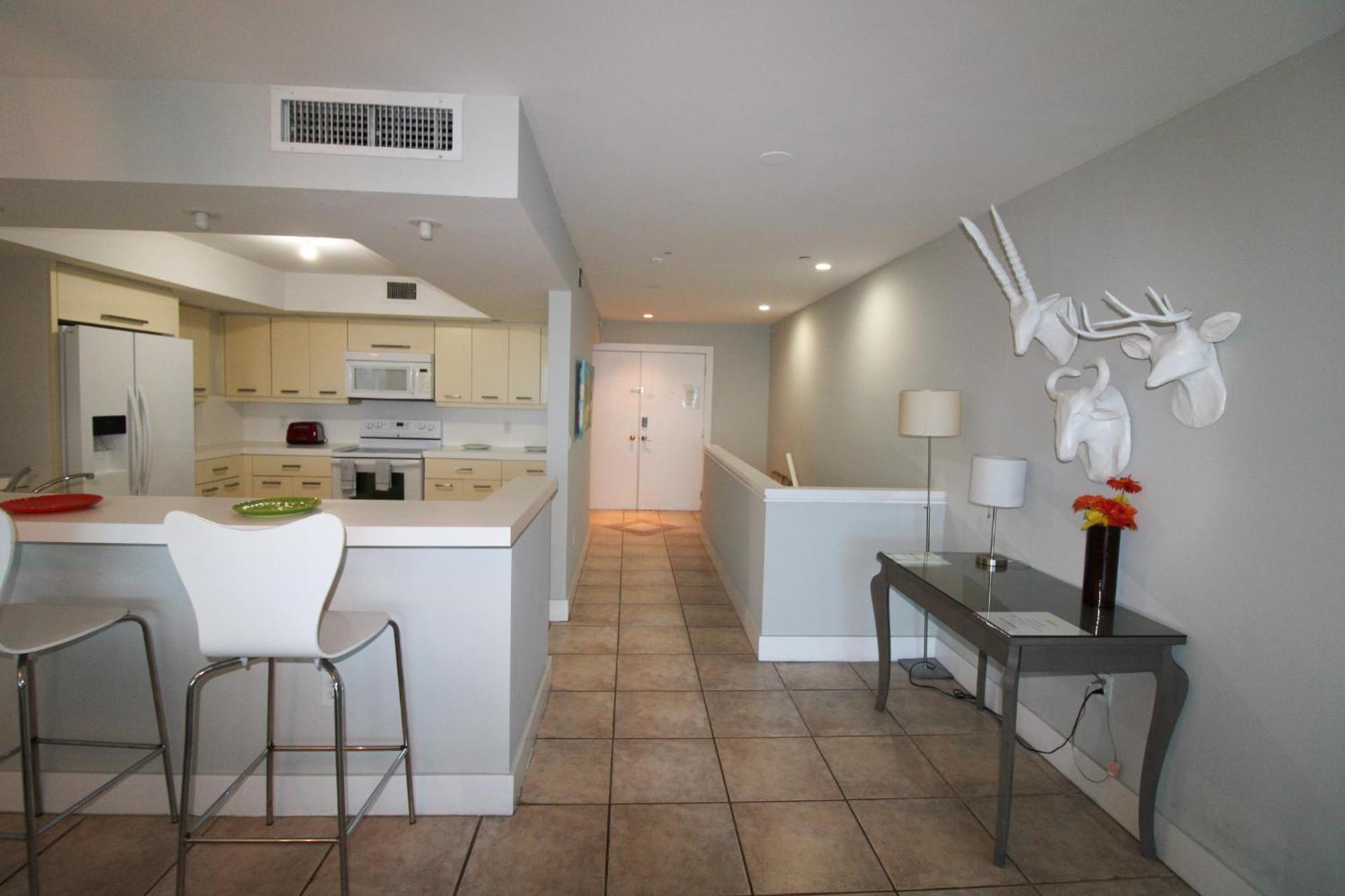 Castle Pavillon 8 Beachfront - Private Beach Access Loft With 2-Story, Pool, Tennis, Free Parking Access Miami Beach Eksteriør billede
