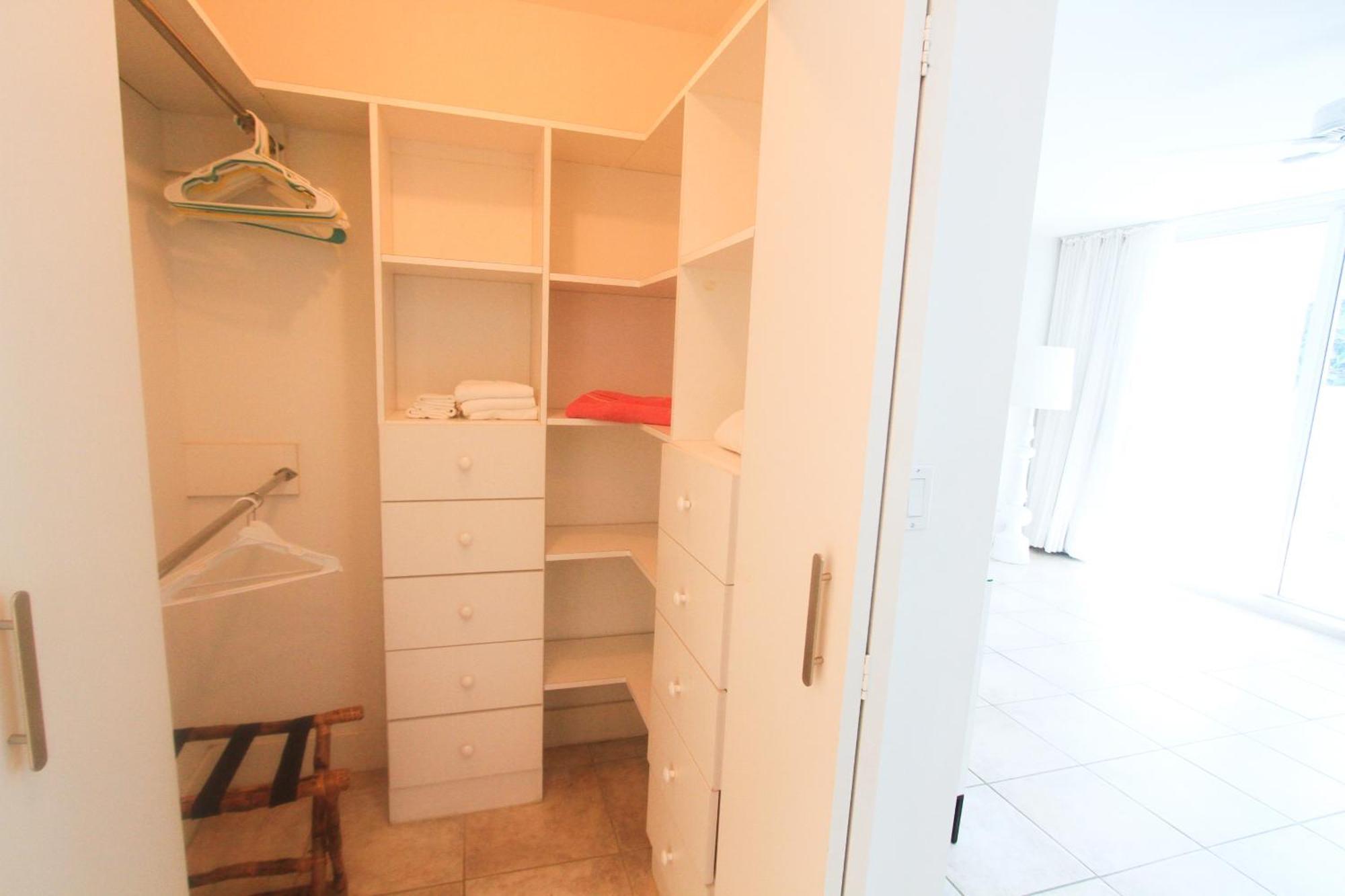 Castle Pavillon 8 Beachfront - Private Beach Access Loft With 2-Story, Pool, Tennis, Free Parking Access Miami Beach Eksteriør billede