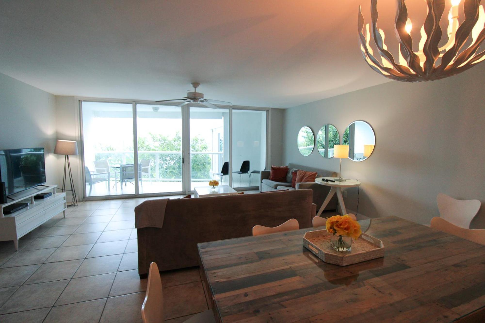 Castle Pavillon 8 Beachfront - Private Beach Access Loft With 2-Story, Pool, Tennis, Free Parking Access Miami Beach Eksteriør billede
