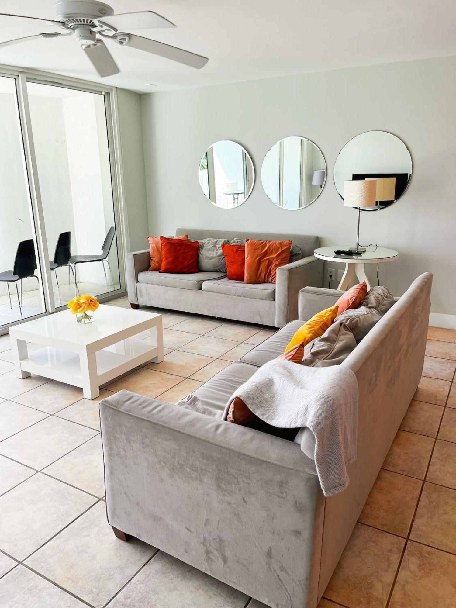 Castle Pavillon 8 Beachfront - Private Beach Access Loft With 2-Story, Pool, Tennis, Free Parking Access Miami Beach Eksteriør billede