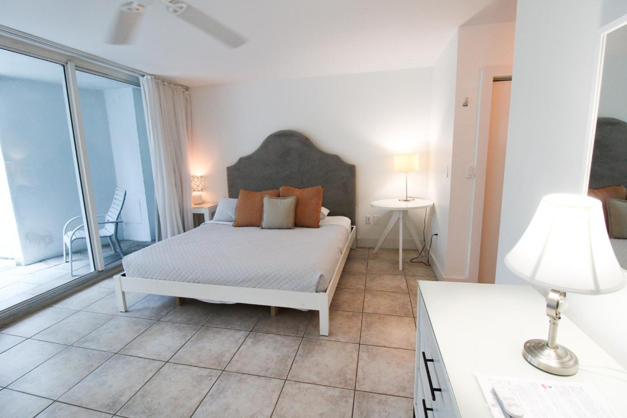 Castle Pavillon 8 Beachfront - Private Beach Access Loft With 2-Story, Pool, Tennis, Free Parking Access Miami Beach Eksteriør billede